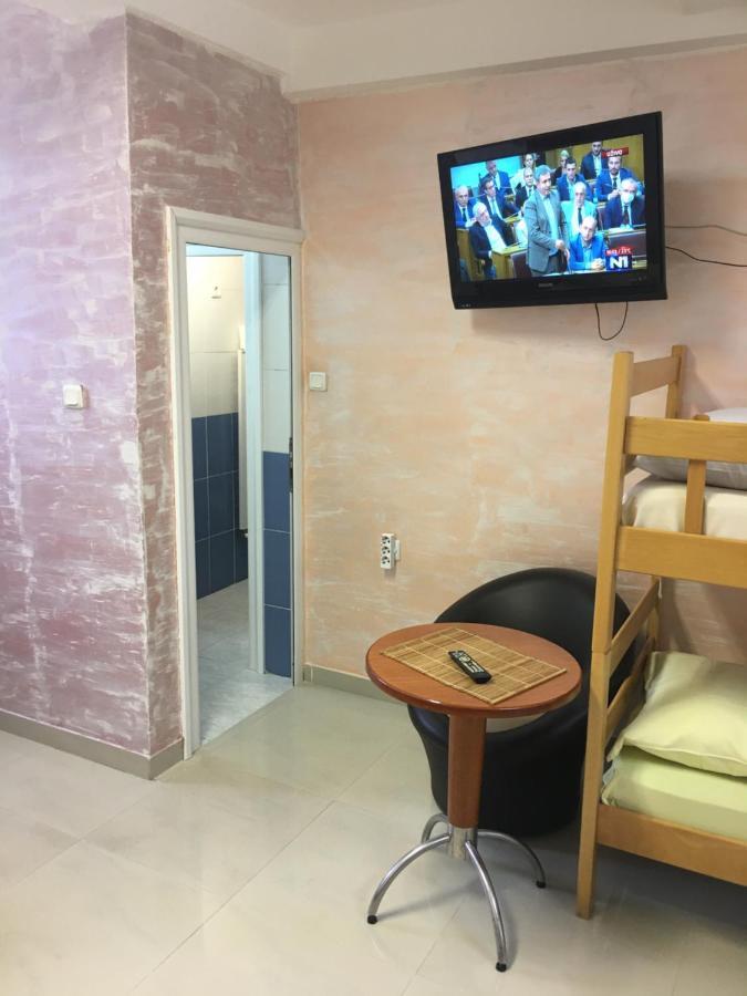 Hostel Grof Mrčajevci Kültér fotó