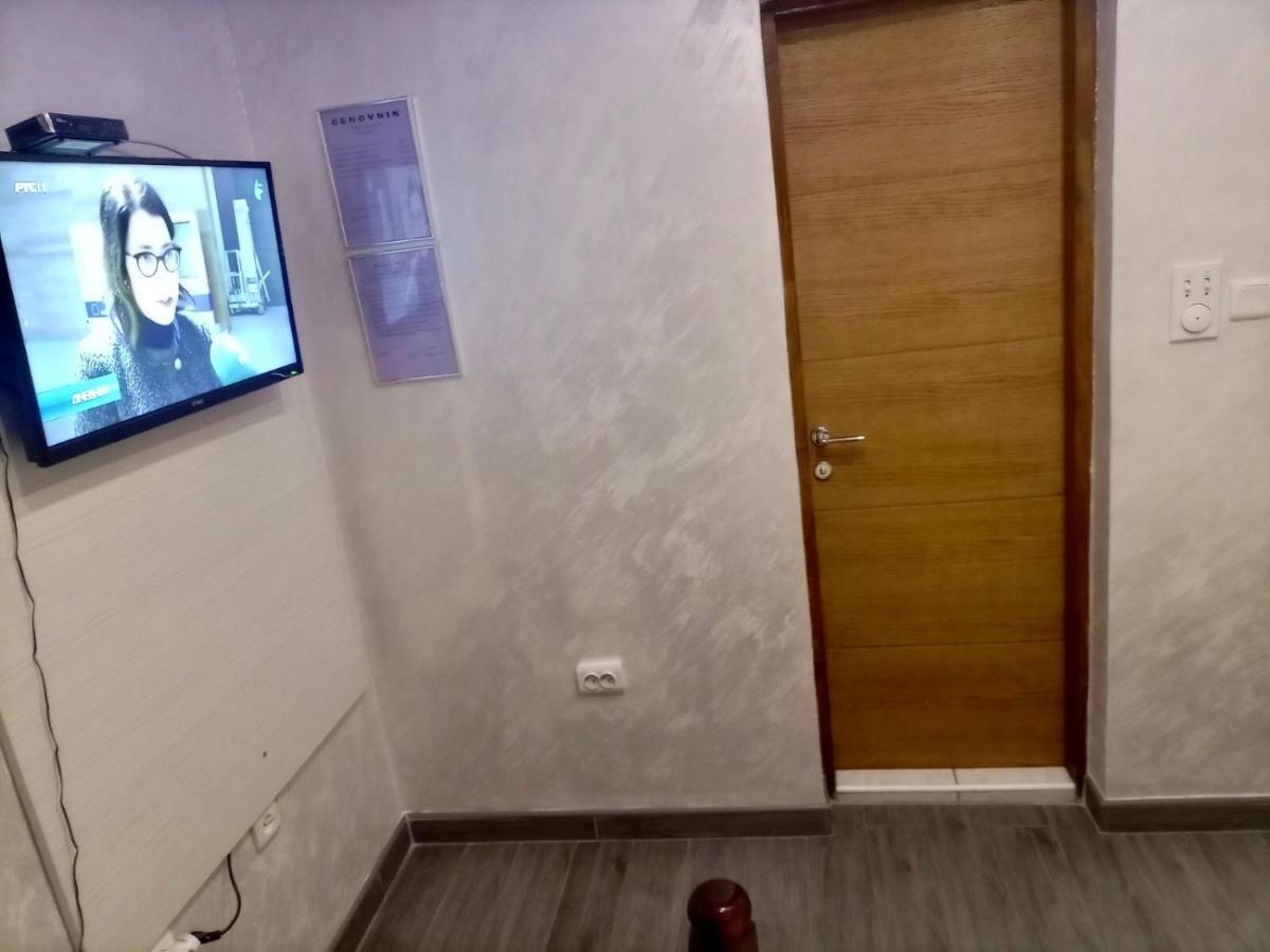 Hostel Grof Mrčajevci Kültér fotó