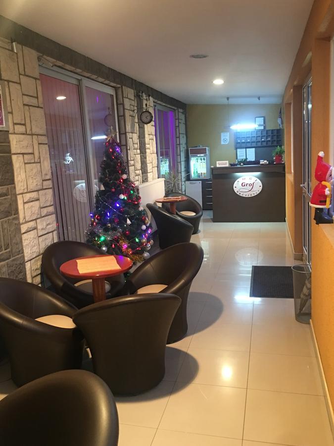 Hostel Grof Mrčajevci Kültér fotó
