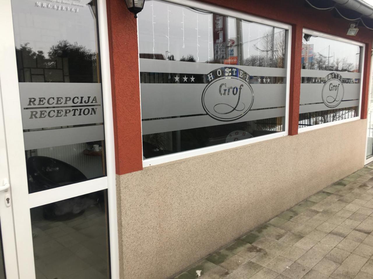 Hostel Grof Mrčajevci Kültér fotó