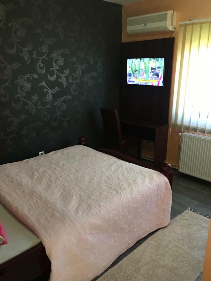 Hostel Grof Mrčajevci Kültér fotó