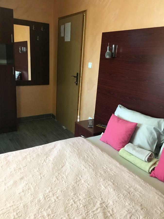 Hostel Grof Mrčajevci Kültér fotó