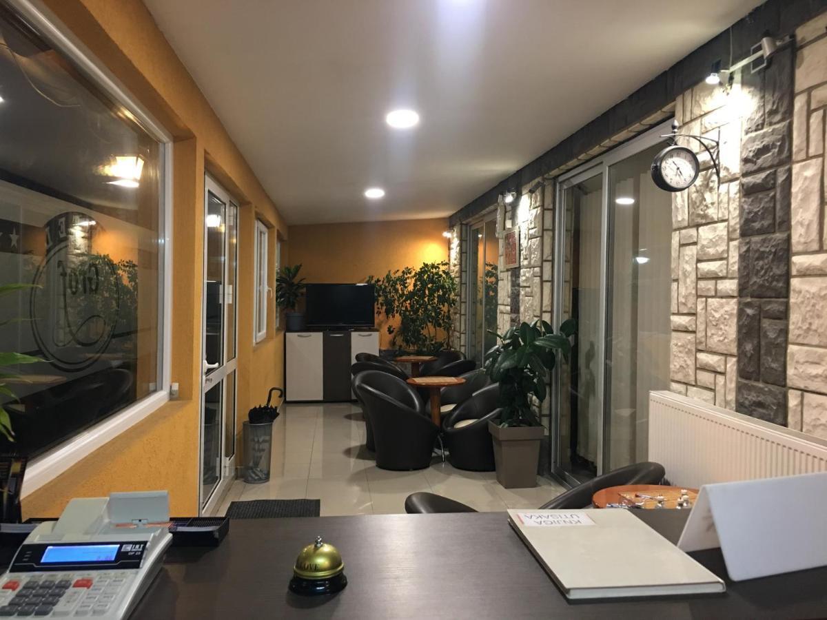 Hostel Grof Mrčajevci Kültér fotó